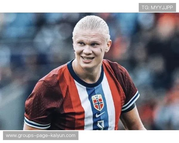 曼城门前混战中哈兰德抢点得手，帽子戏法完成