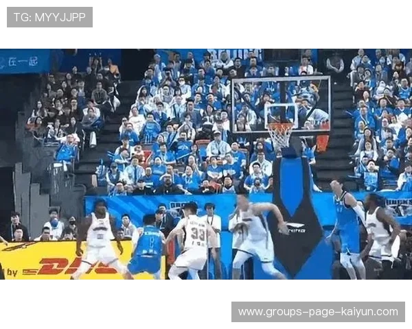 CBA 新星怒砸篮球！情绪失控被队友劝阻