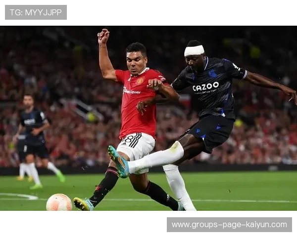 曼联中路连续短传渗透再次撕破对手防线，得到进球